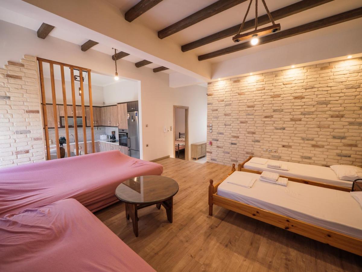 Kellys Cozy One Bedroom House Next To The Beach Ikonomianika Exterior foto
